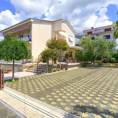 Apartments Jele Malinska Exterior foto