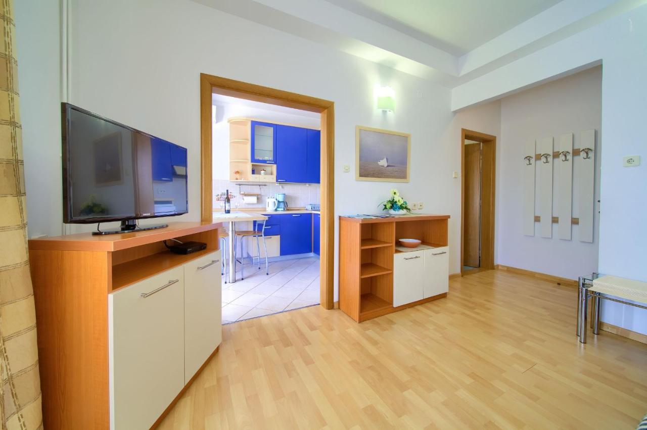 Apartments Jele Malinska Exterior foto